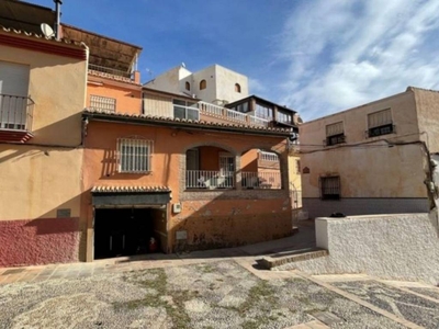 Venta Casa adosada en Camino Viejo de Velez Vélez-Málaga. A reformar plaza de aparcamiento con balcón 151 m²