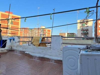 Venta Casa adosada en Carrer de Mare de Deu de Lorda Badalona. A reformar 211 m²