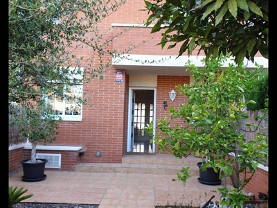 Venta Casa adosada en Frederica Montseny Sant Feliu de Llobregat. Con terraza 421 m²