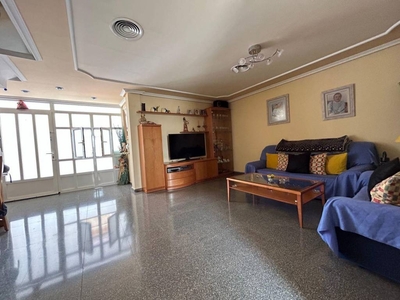 Venta Casa adosada en Goya San Vicente del Raspeig - Sant Vicent del Raspeig. Buen estado plaza de aparcamiento con balcón 150 m²