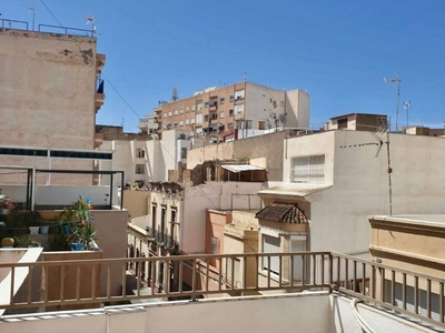 Venta Casa adosada en Gran Capitan Almería. A reformar 95 m²
