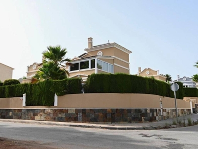 Venta Casa adosada en Urb. VALLESA PARK Calp. Buen estado plaza de aparcamiento calefacción central 148 m²