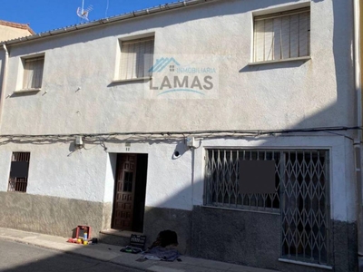 Venta Casa adosada Navalmoral de la Mata. Buen estado 299 m²