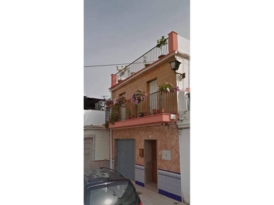 Venta Casa adosada en Calle ancha 18 Vélez-Málaga. A reformar con terraza 132 m²