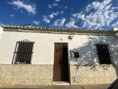 Venta Casa pareada en Av. Fuenlonguilla 23 La Puebla de Cazalla. Con balcón calefacción individual 136 m²