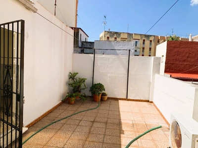 Venta Casa unifamiliar Algeciras. Buen estado con terraza calefacción individual 142 m²