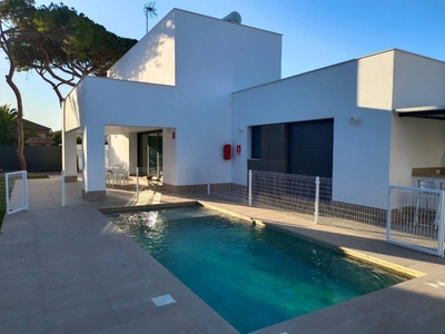 Venta Casa unifamiliar Chiclana de la Frontera. Con terraza 150 m²