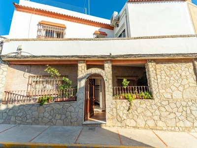 Venta Casa unifamiliar Chiclana de la Frontera. Con terraza 176 m²