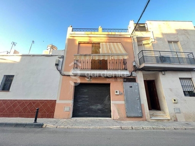 Venta Casa unifamiliar Coria del Río. Plaza de aparcamiento 138 m²