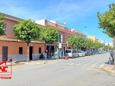 Venta Casa unifamiliar El Cuervo de Sevilla. Con terraza 108 m²