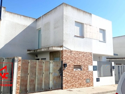 Venta Casa unifamiliar El Cuervo de Sevilla. Con terraza 94 m²