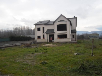 Venta Casa unifamiliar en 46 Parcela 280 Ponferrada. Con terraza 472 m²