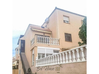 Venta Casa unifamiliar en Avenida Corinto Torrevieja. Buen estado 66 m²