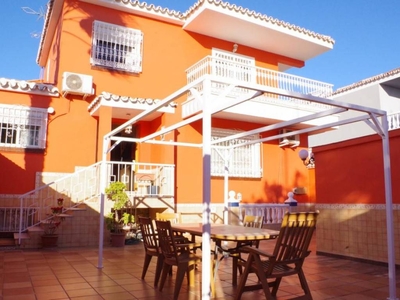 Venta Casa unifamiliar en Avenida Esperanto Torrox. Plaza de aparcamiento con terraza 197 m²