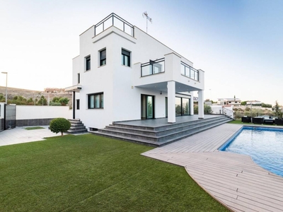 Venta Casa unifamiliar en Barrancones 100 Las Gabias. Con terraza 358 m²
