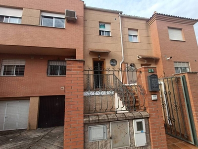 Venta Casa unifamiliar en Calle CASTILLO 29 Gójar. Buen estado 166 m²