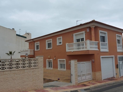 Venta Casa unifamiliar en Calle Fray Luis de Granada 3B Sax. Buen estado plaza de aparcamiento con terraza calefacción individual 250 m²