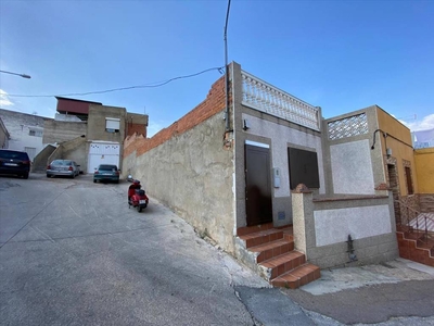 Venta Casa unifamiliar en Calle Hornos De Medina Badajoz. A reformar con terraza 73 m²