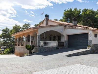 Venta Casa unifamiliar en Calle Olesa De Bonesvalls Olesa de Bonesvalls. Con terraza 427 m²