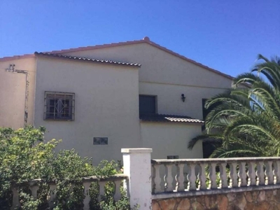 Venta Casa unifamiliar en Urbanización el papagayo La Bisbal del Penedès. A reformar 165 m²