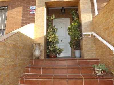 Venta Casa unifamiliar Jaén. Buen estado plaza de aparcamiento 300 m²