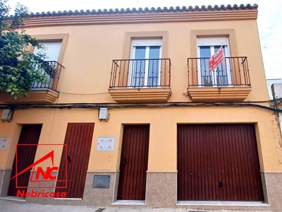 Venta Casa unifamiliar El Cuervo de Sevilla. Con terraza 120 m²