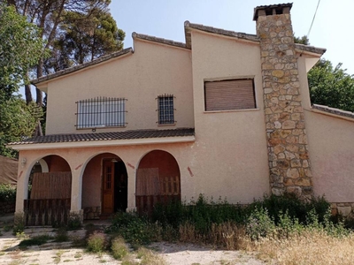 Venta Chalet en Calle Puente Orusco de Tajuña. A reformar 173 m²