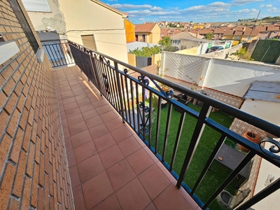 Venta Chalet Torrelaguna. Muy buen estado plaza de aparcamiento con balcón calefacción central 197 m²