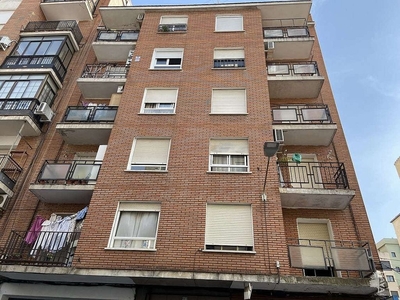 Venta de piso en El Pilar - La Estación de 3 habitaciones con terraza y aire acondicionado