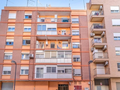 Venta Piso Alaquàs. Piso de tres habitaciones en Calle Andalucía 30. Tercera planta con terraza