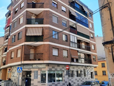 Venta Piso Almansa. Piso de cuatro habitaciones Cuarta planta con balcón