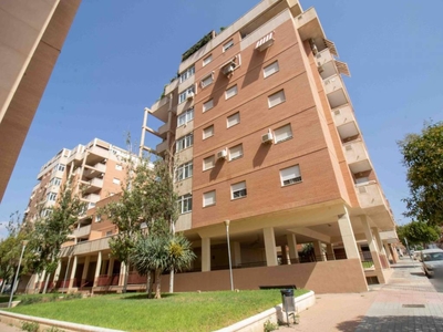 Venta Piso Almería. Piso de tres habitaciones Segunda planta con terraza