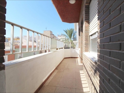 Venta Piso Aspe. Piso de cuatro habitaciones Con balcón