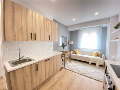 Venta Piso Bilbao. Piso de tres habitaciones en Calle Juan de la Cosa. Muy buen estado segunda planta calefacción individual