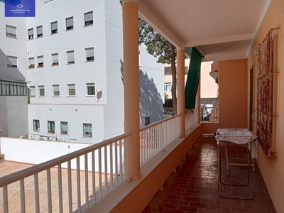 Venta Piso Cádiz. Primera planta con terraza
