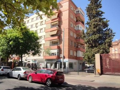 Venta Piso Córdoba. Piso de cuatro habitaciones Sexta planta con terraza