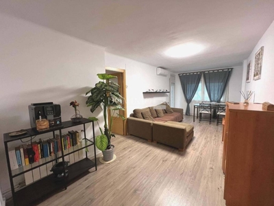 Venta Piso Cornellà de Llobregat. Piso de tres habitaciones Buen estado con terraza