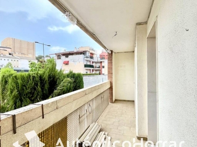 Venta Piso en Avenida de San Amador. Martos. A reformar segunda planta plaza de aparcamiento con balcón