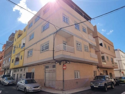 Venta Piso en Calle Puerto Escondido. Arona. A reformar primera planta