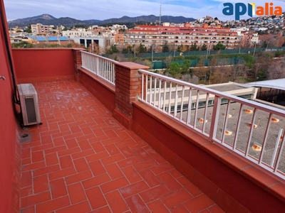 Venta Piso Esplugues de Llobregat. Piso de dos habitaciones en Angel Guimera. Con terraza