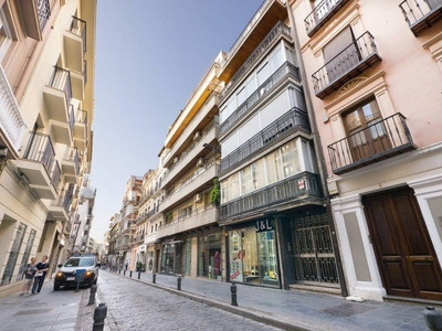 Venta Piso Granada. Piso de cuatro habitaciones Tercera planta con terraza