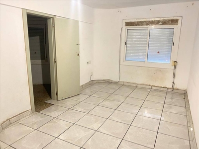 Venta Piso La Llagosta. Piso de dos habitaciones en Calle Caldes. A reformar