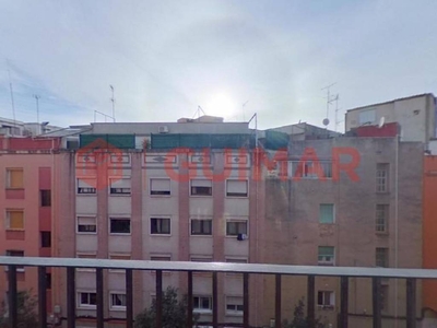 Venta Piso L'Hospitalet de Llobregat. Piso de tres habitaciones Tercera planta con balcón