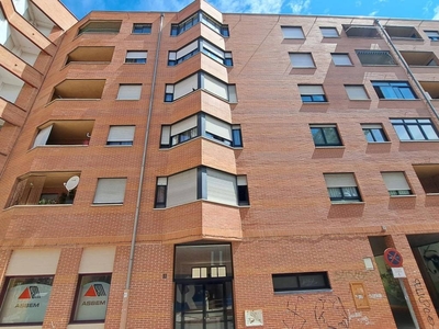 Venta Piso Miranda de Ebro. Piso de cuatro habitaciones en Monte Gorbea 11. Quinta planta con terraza