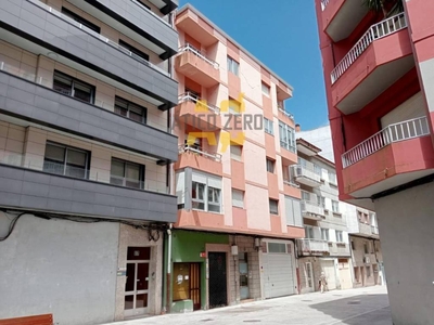 Venta Piso Pontevedra. Piso de tres habitaciones A reformar con balcón calefacción individual