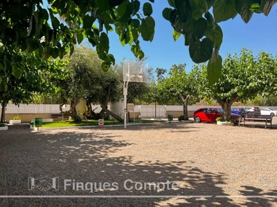 Venta Piso Roda de Berà. Piso de tres habitaciones en Plaza Sant Jaume. Buen estado primera planta con terraza