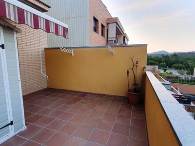 Venta Piso Sabadell. Piso de tres habitaciones en Avinguda de Polinyà. Buen estado primera planta con terraza