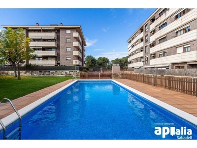 Venta Piso Sabadell. Piso de tres habitaciones en Calle Puig Antich. Buen estado primera planta con balcón