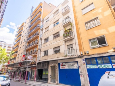 Venta Piso Salamanca. Piso de tres habitaciones A reformar entreplanta con balcón