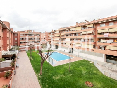 Venta Piso Sant Boi de Llobregat. Piso de cuatro habitaciones en de Joaquim Auger. Buen estado segunda planta con terraza